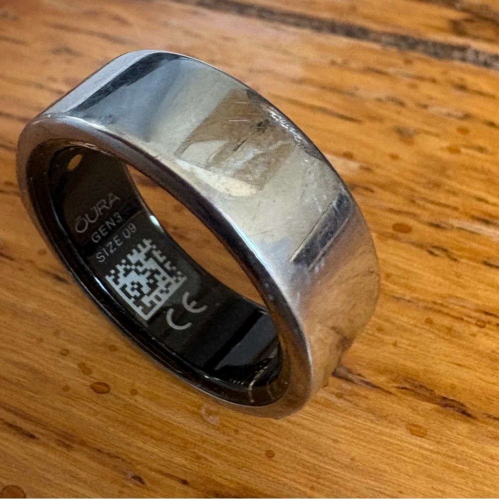 Oura Smart Ring Heritage Silver, size 9, Gen 3 includes charger & sleeve